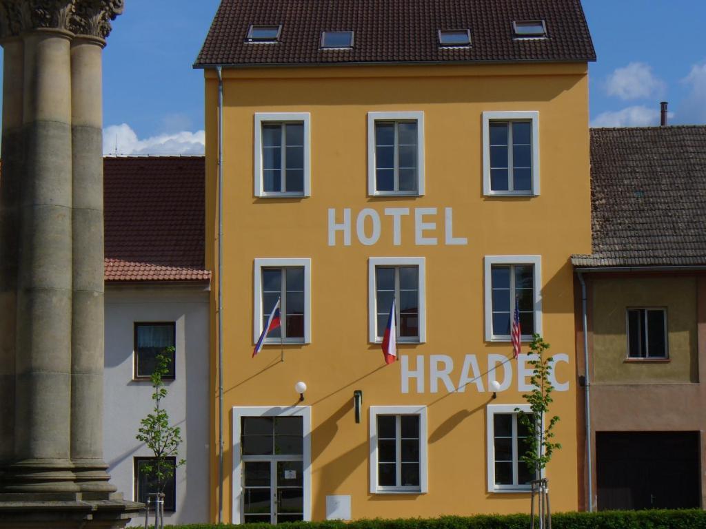 Hotel Hradec Mlazovice Экстерьер фото